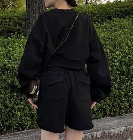 スウェット×ハーフパンツのセットアップコーデ