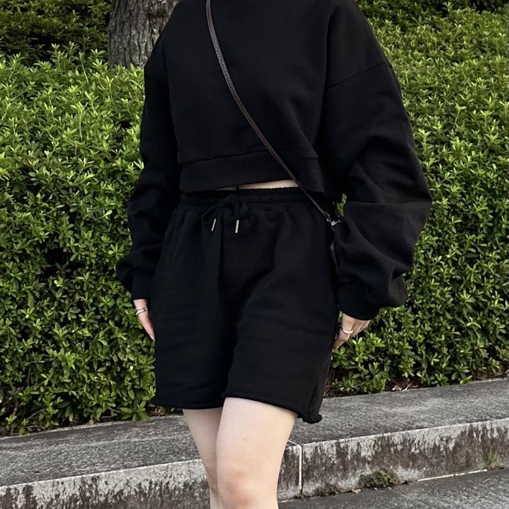 スウェット×ハーフパンツのセットアップコーデ