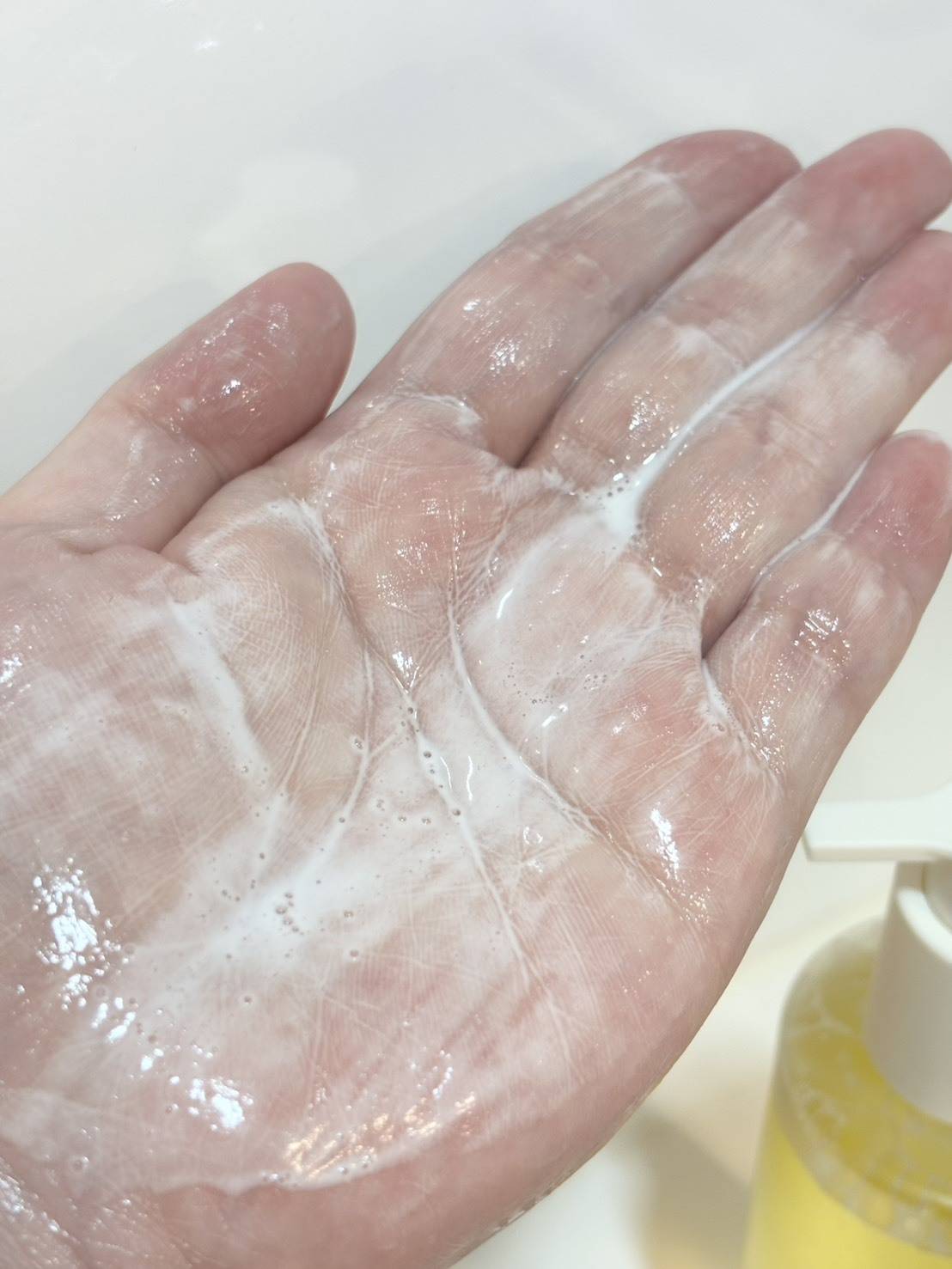 メラビタ アンプルクレンザーを手で泡立てたところ