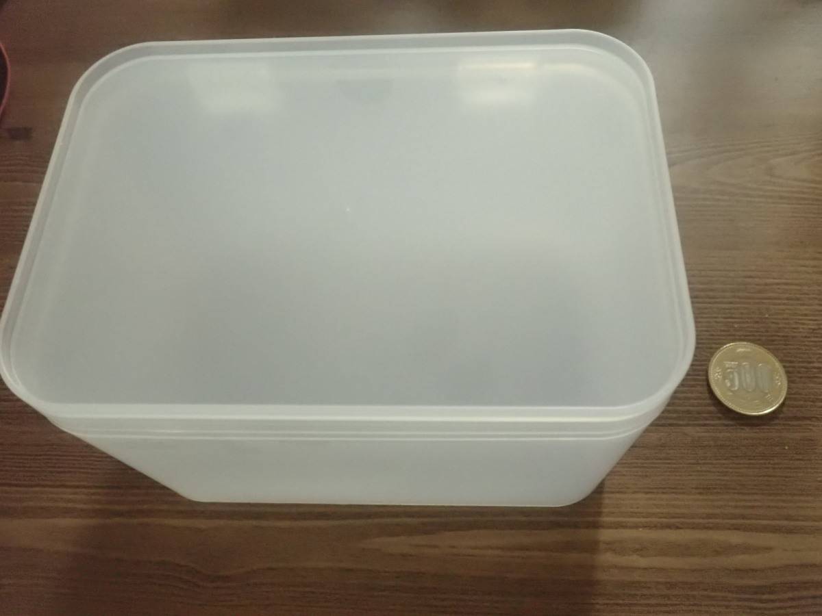 ダイソーの積み重ね収納ボックス(フタ付)