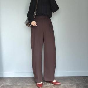 【2025年10月】おばさん感なし……！老け見えしない秋のパンツコーデ5選