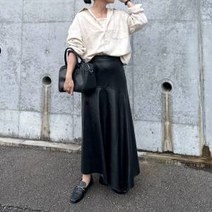 【2025年10月】センスいい人は、こう着てる！おすすめ黒スカートコーデ5選