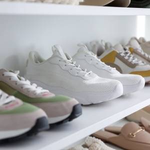 実は風水的に最高だってよ。財運がどんどんアップする下駄箱の特徴5選