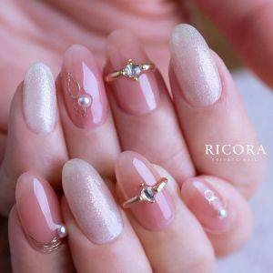 【2025年初秋】大人の色気を引き出す。即マネしたくなる最新ネイル5選