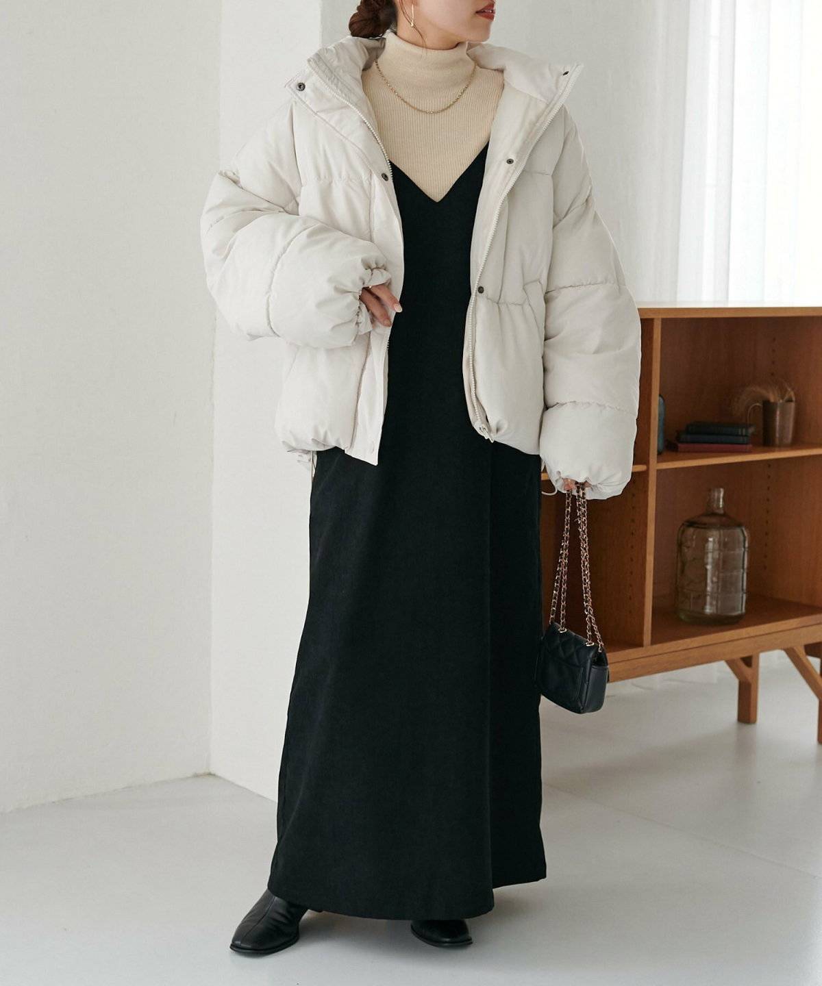 ワンピースコーデの女性