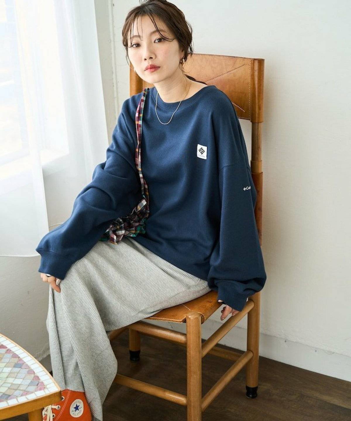 スウェットコーデの女性