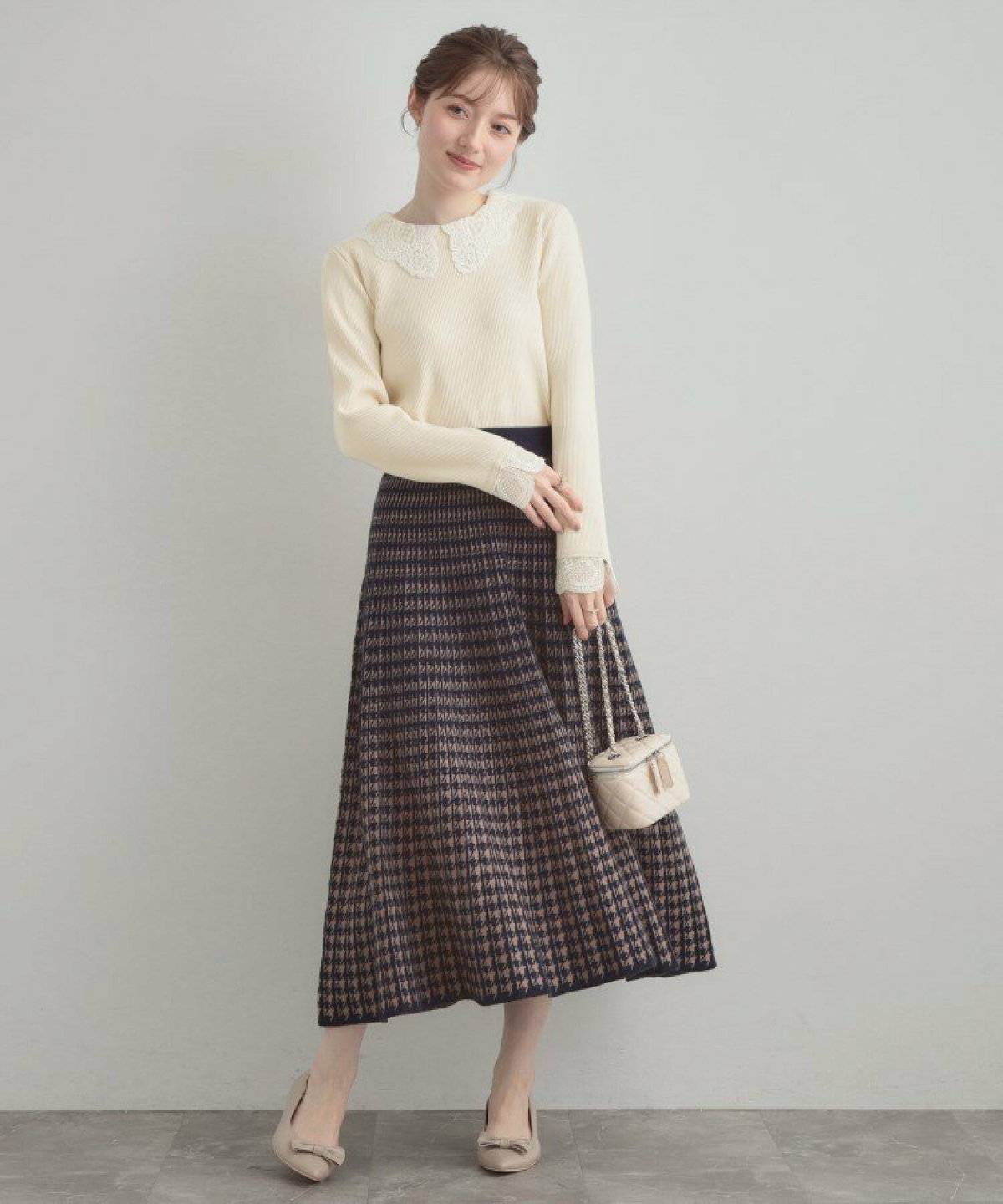 スカートコーデの女性