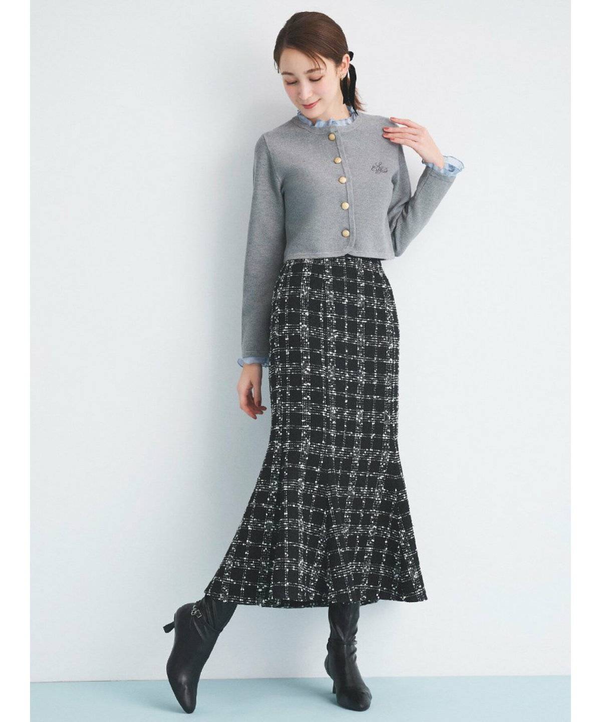 スカートコーデの女性