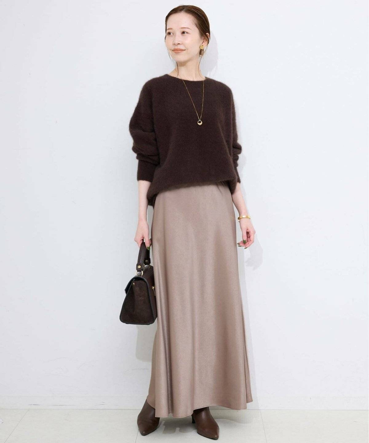 ニットとスカートのコーデ