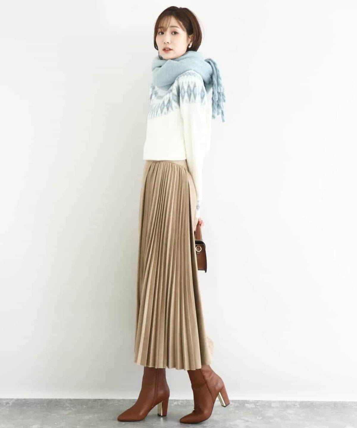 スカートコーデの女性