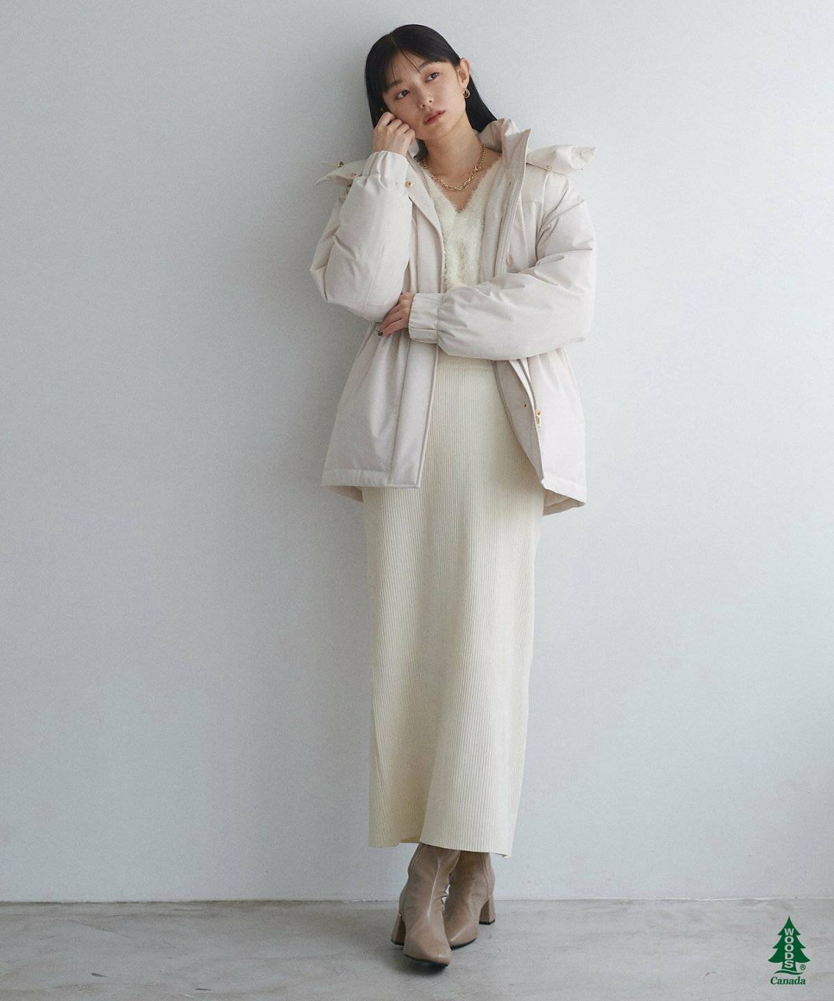 スカートコーデの女性