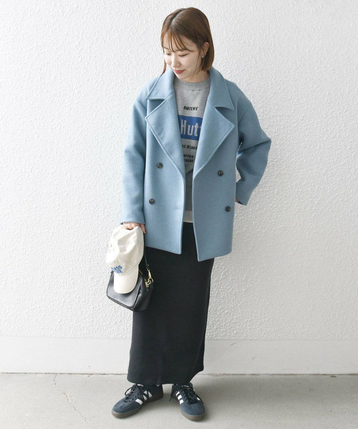 スカートコーデの女性