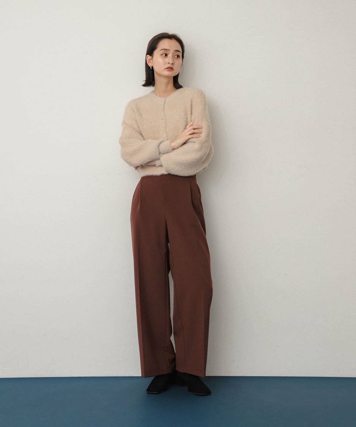 パンツコーデの女性