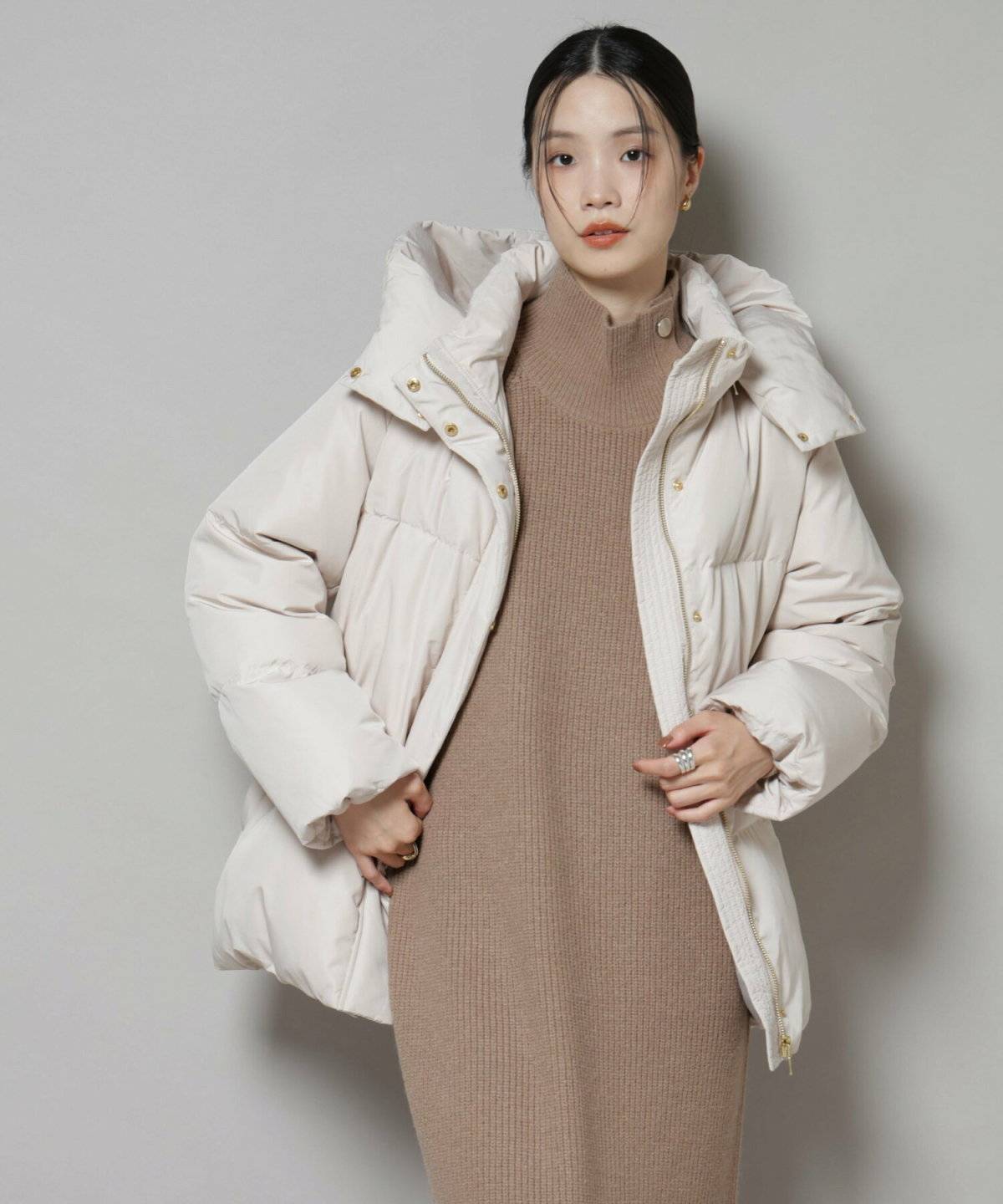 ワンピースコーデの女性