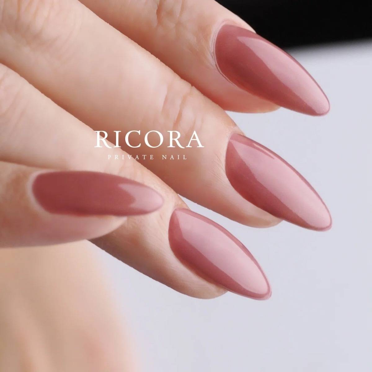 ピンクブラウンのワンカラーネイル