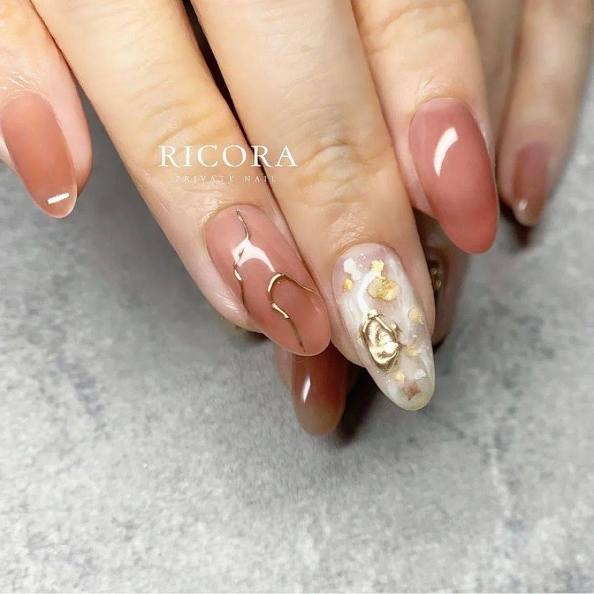 シアーピンクのニュアンスネイル