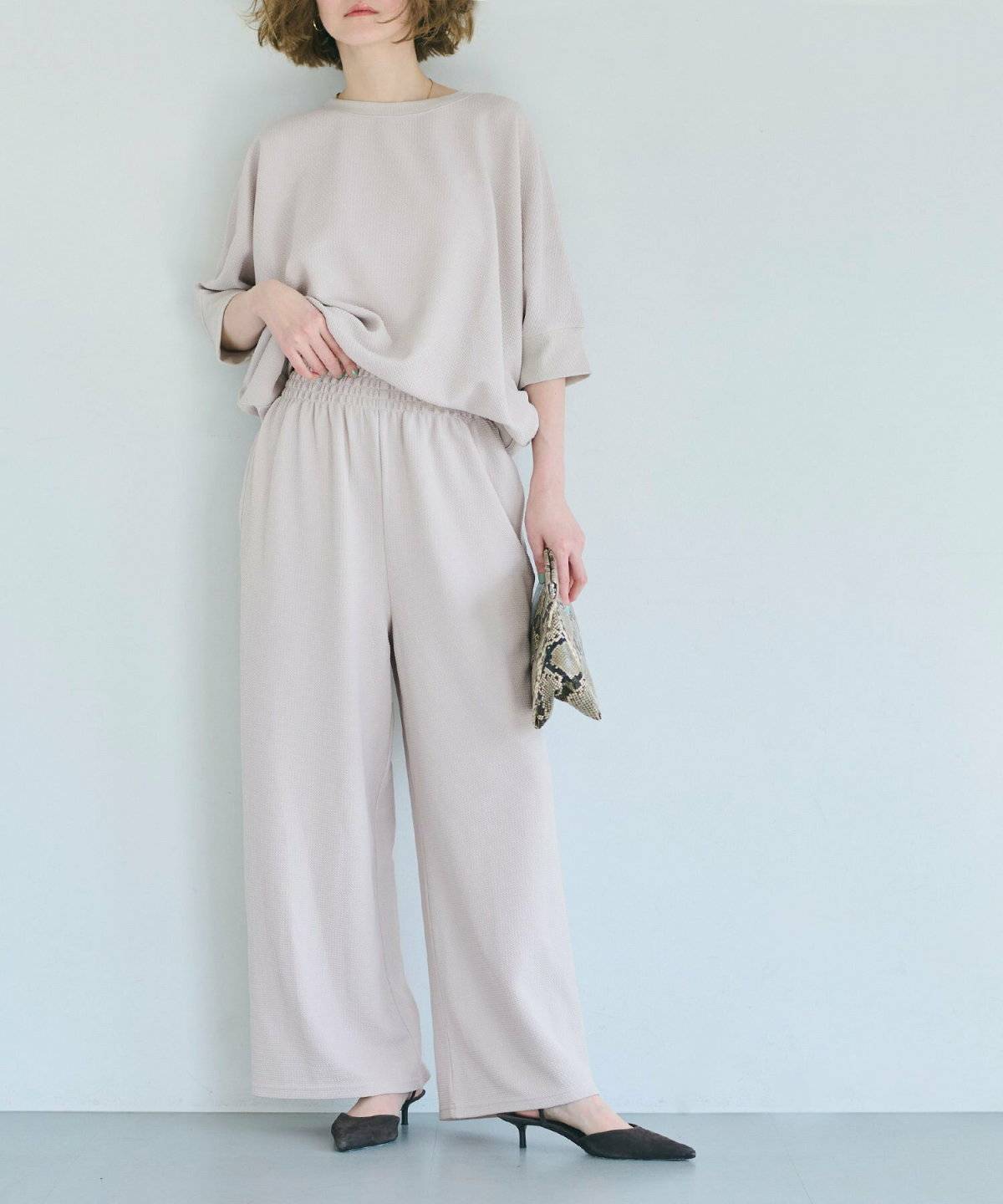 セットアップコーデの女性