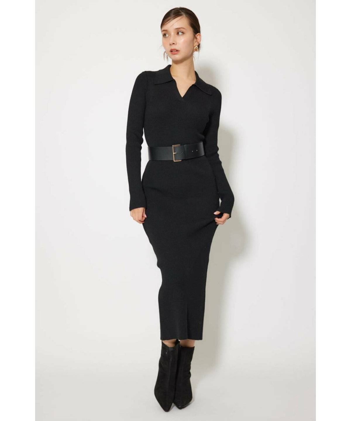 ワンピースコーデの女性