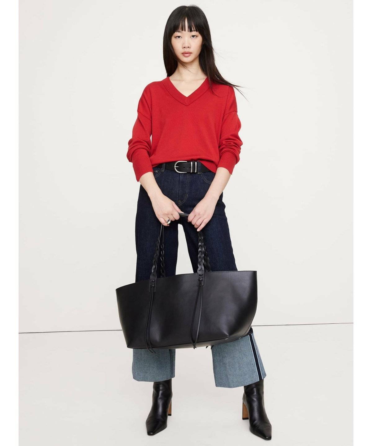 パンツコーデの女性