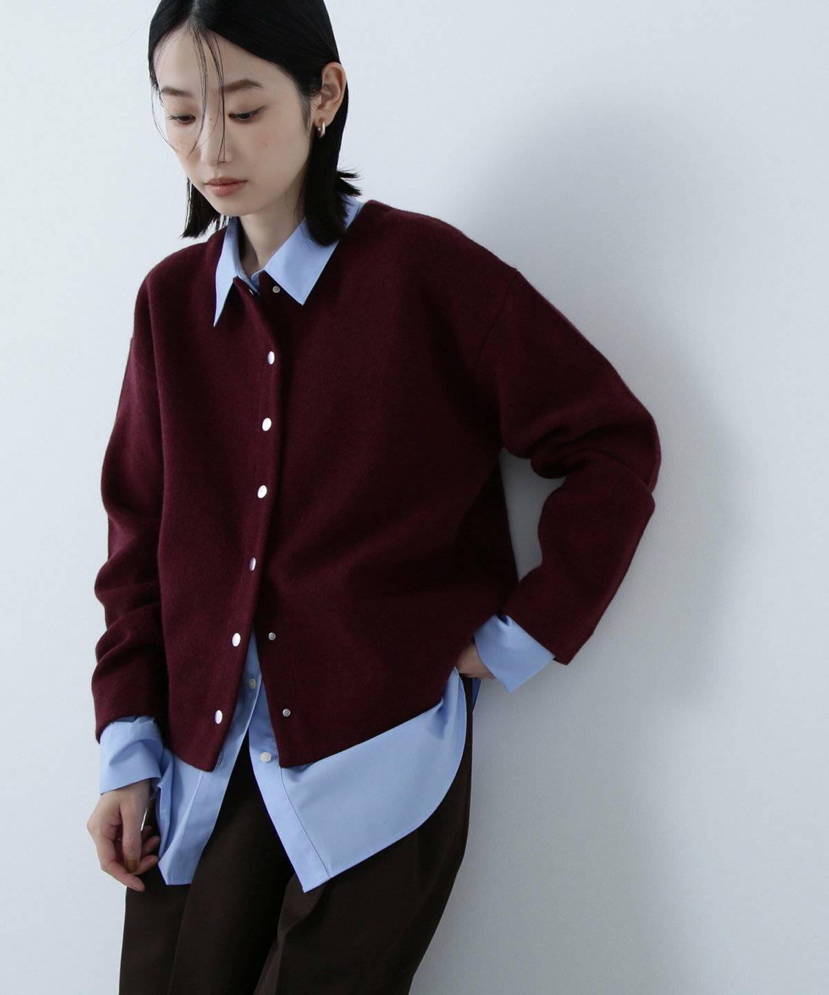 パンツコーデの女性