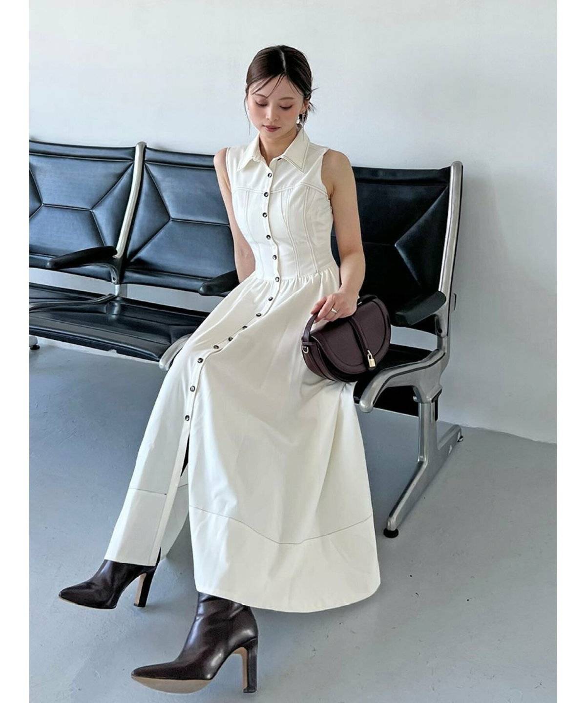 ワンピースコーデの女性