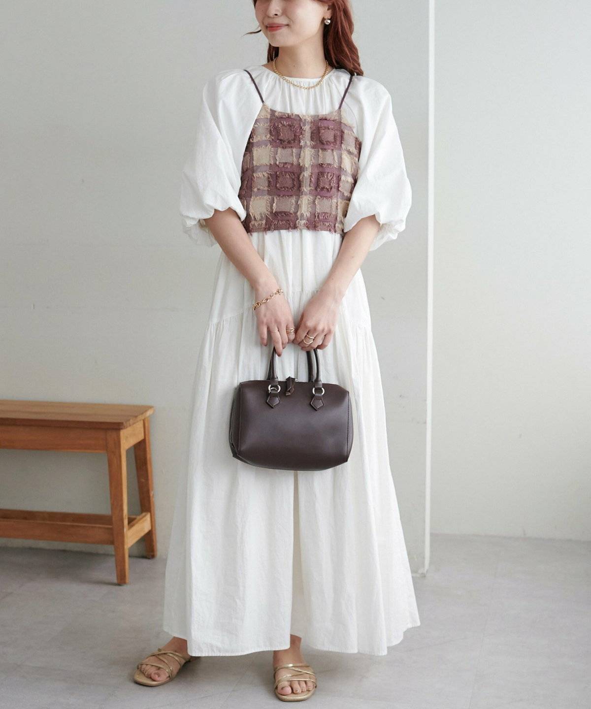 ワンピースコーデの女性