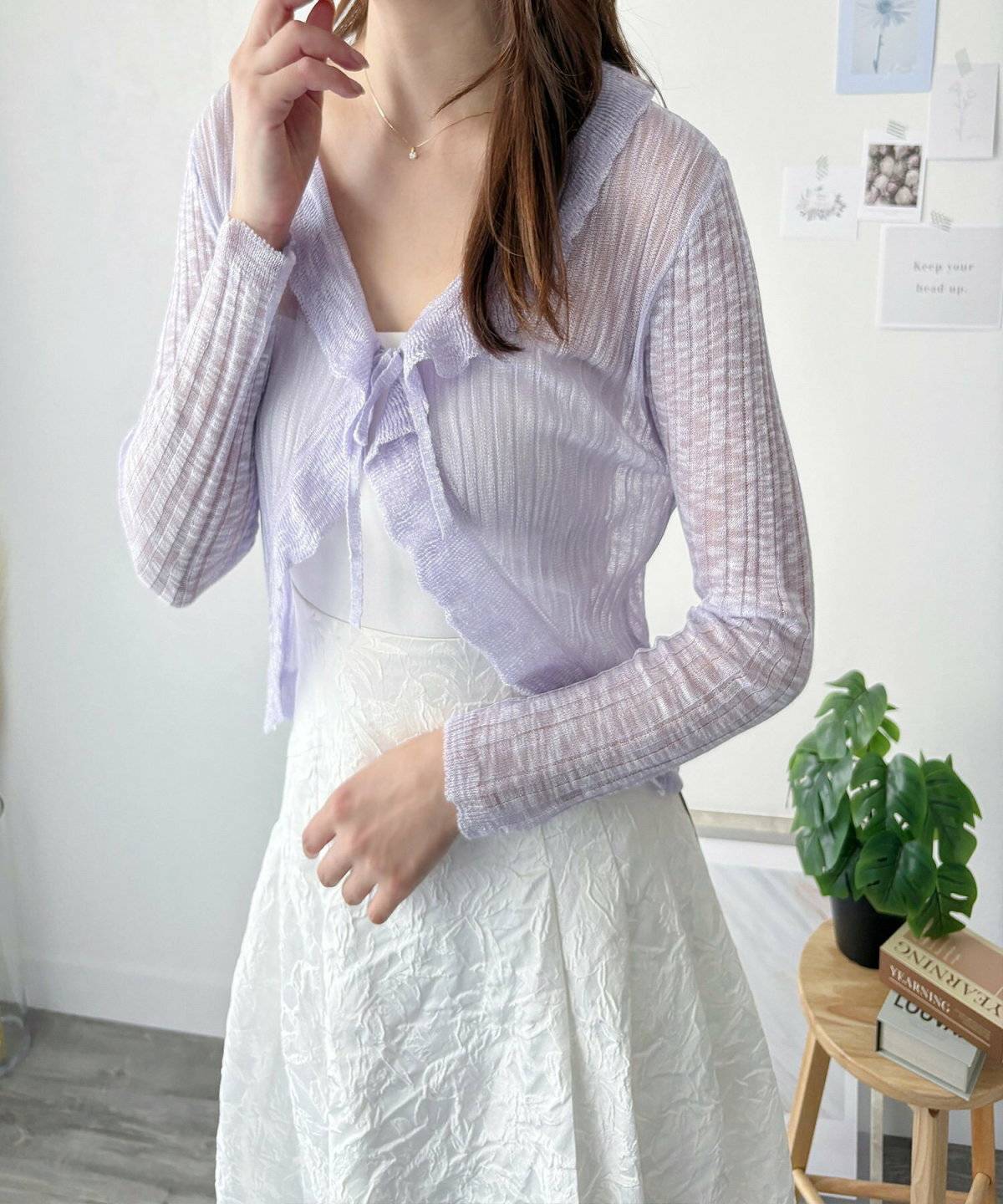 ワンピースコーデの女性