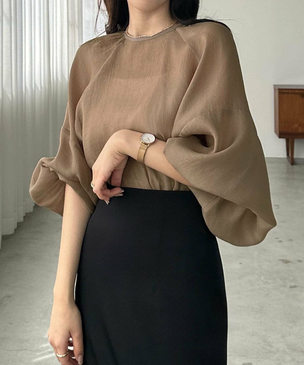 スカートコーデの女性