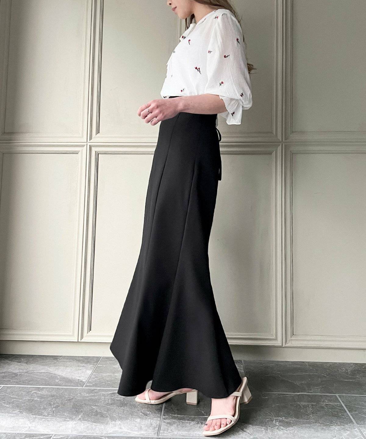 スカートコーデの女性