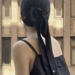 一瞬でクラシカルな雰囲気に♡艶めく「サテンリボンシュシュ」で大人の可憐さを演出