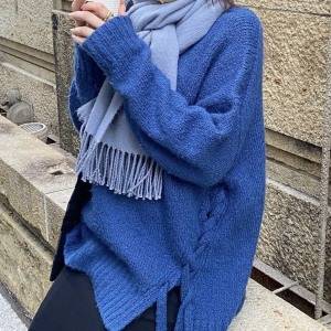 この冬は“鮮やかブルー”をプラスして！シンプルコーデが一気に垢抜ける「洗練ニット」