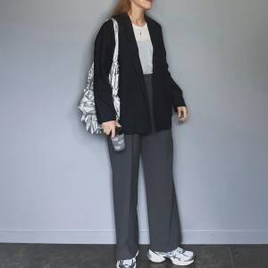 【2025年10月】ダサ見えの心配なし……!センスいい秋のスニーカーコーデ5選