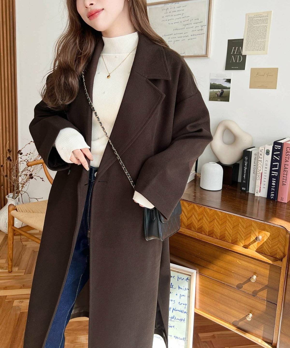 パンツコーデの女性