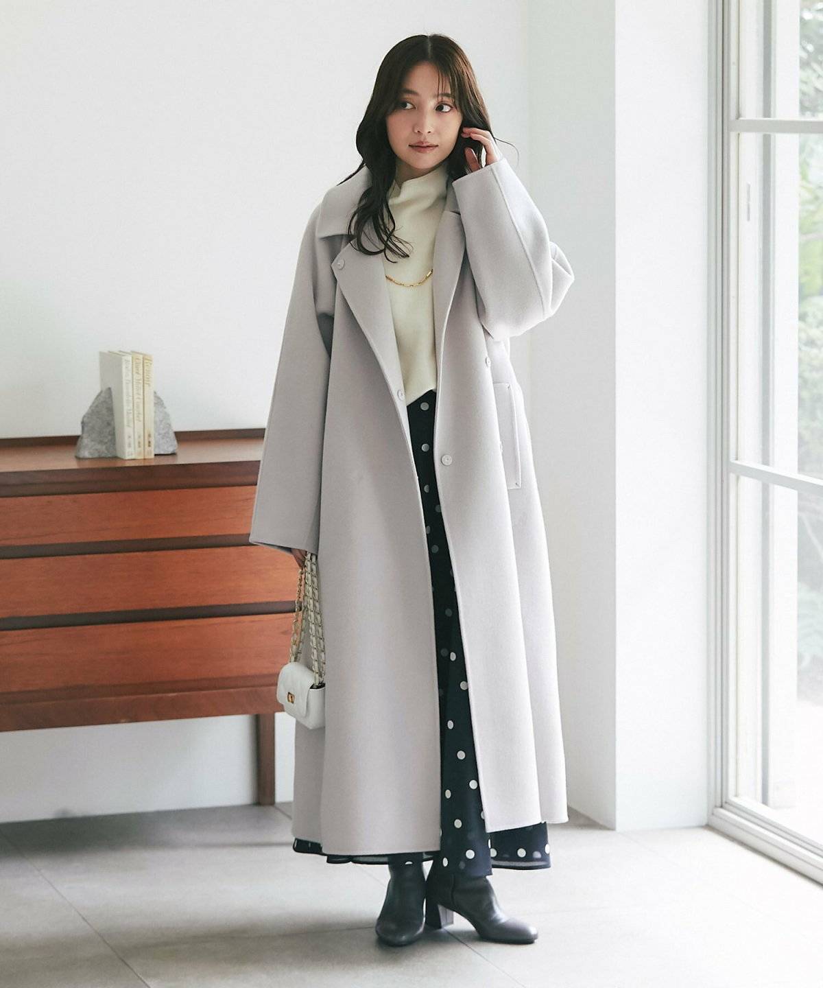 スカートコーデの女性