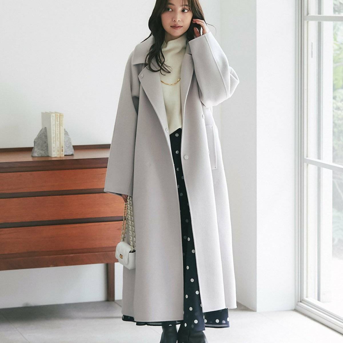 スカートコーデの女性