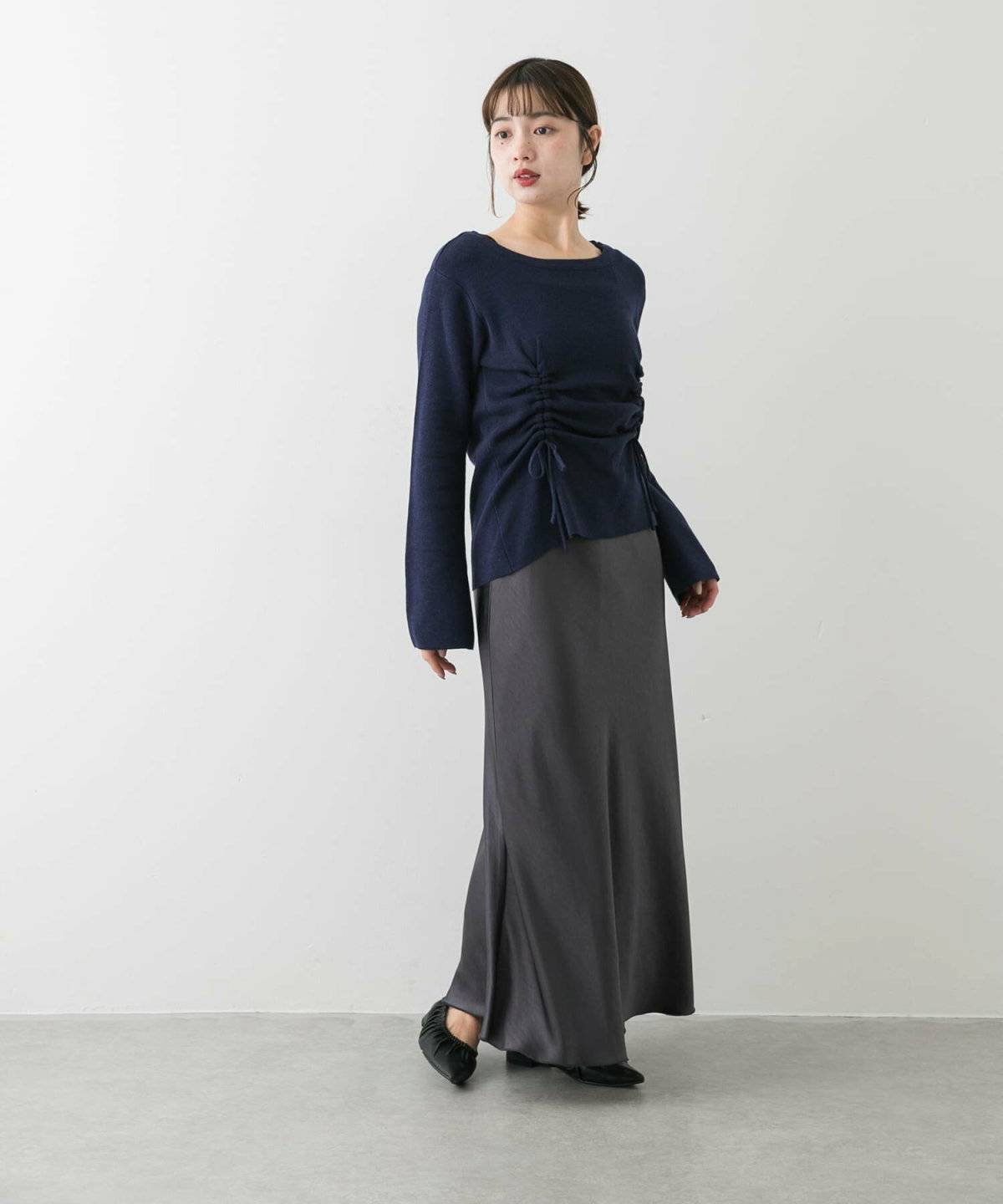 スカートコーデの女性