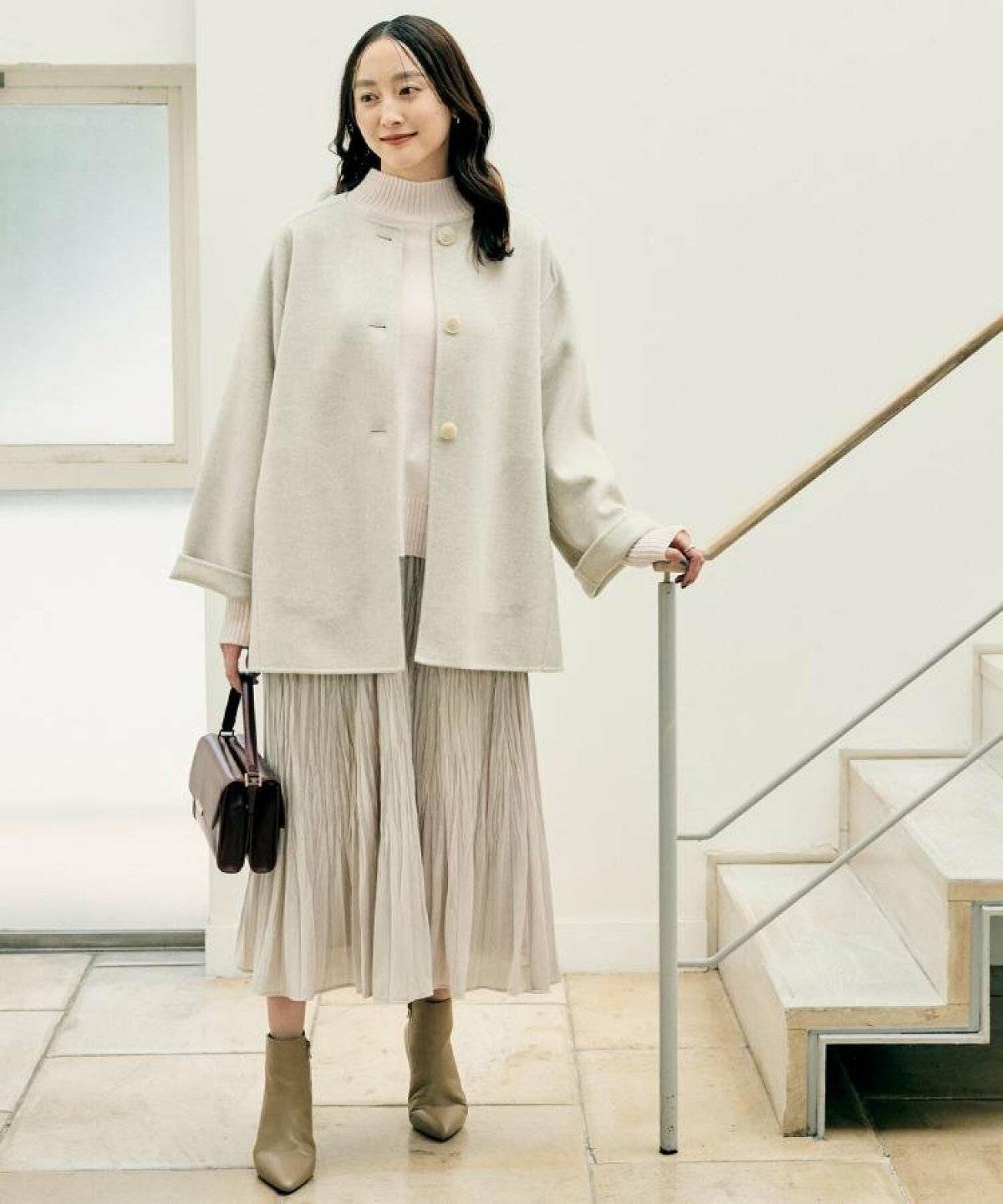 スカートコーデの女性