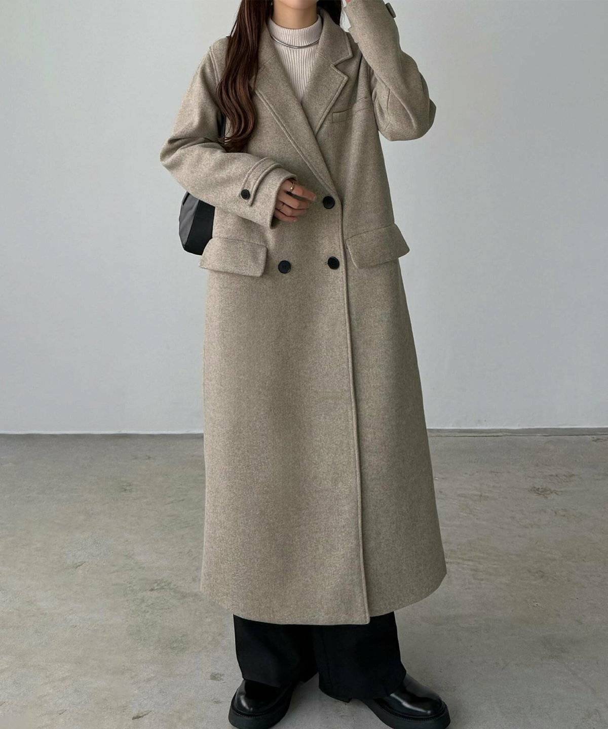 パンツコーデの女性