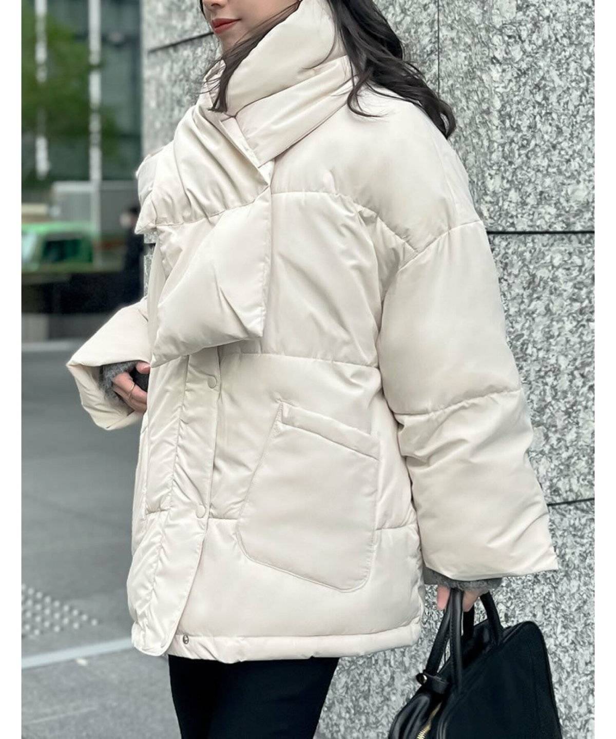 ダウンコーデの女性