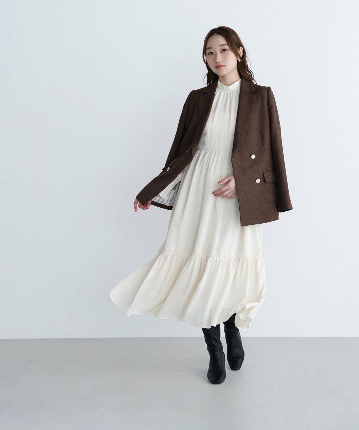 ワンピースコーデの女性