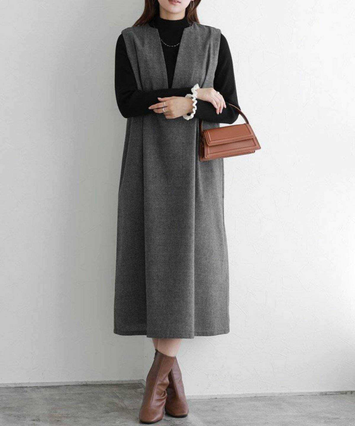 ワンピースコーデの女性