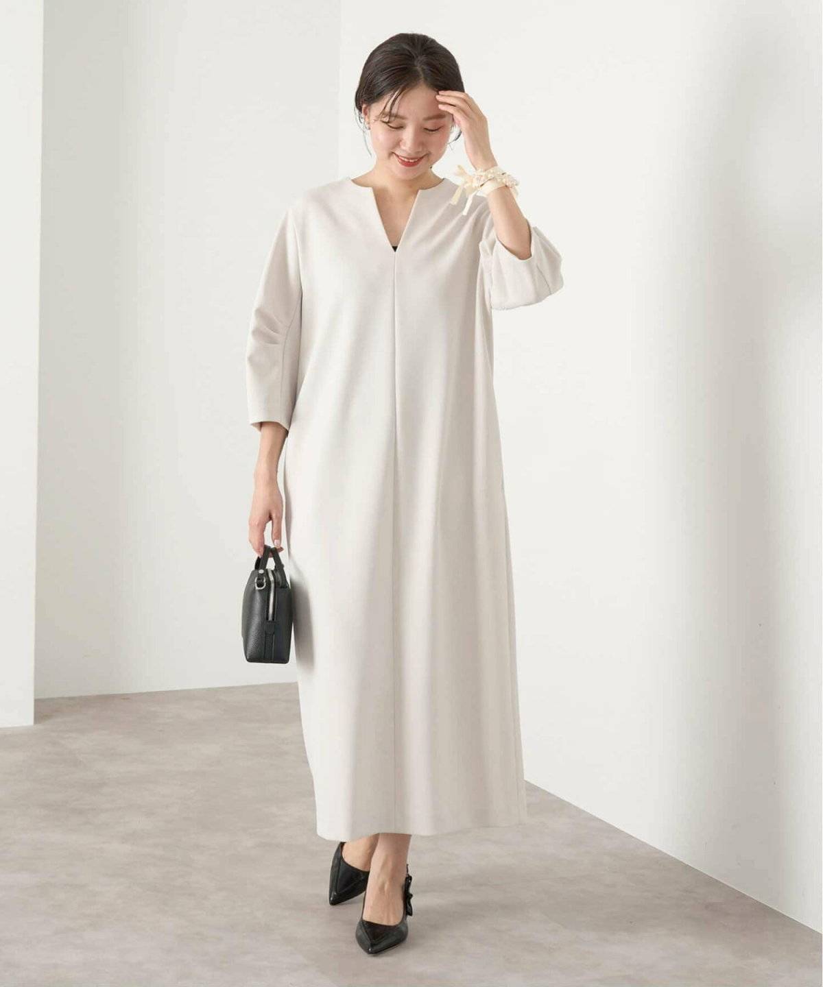 ワンピースコーデの女性