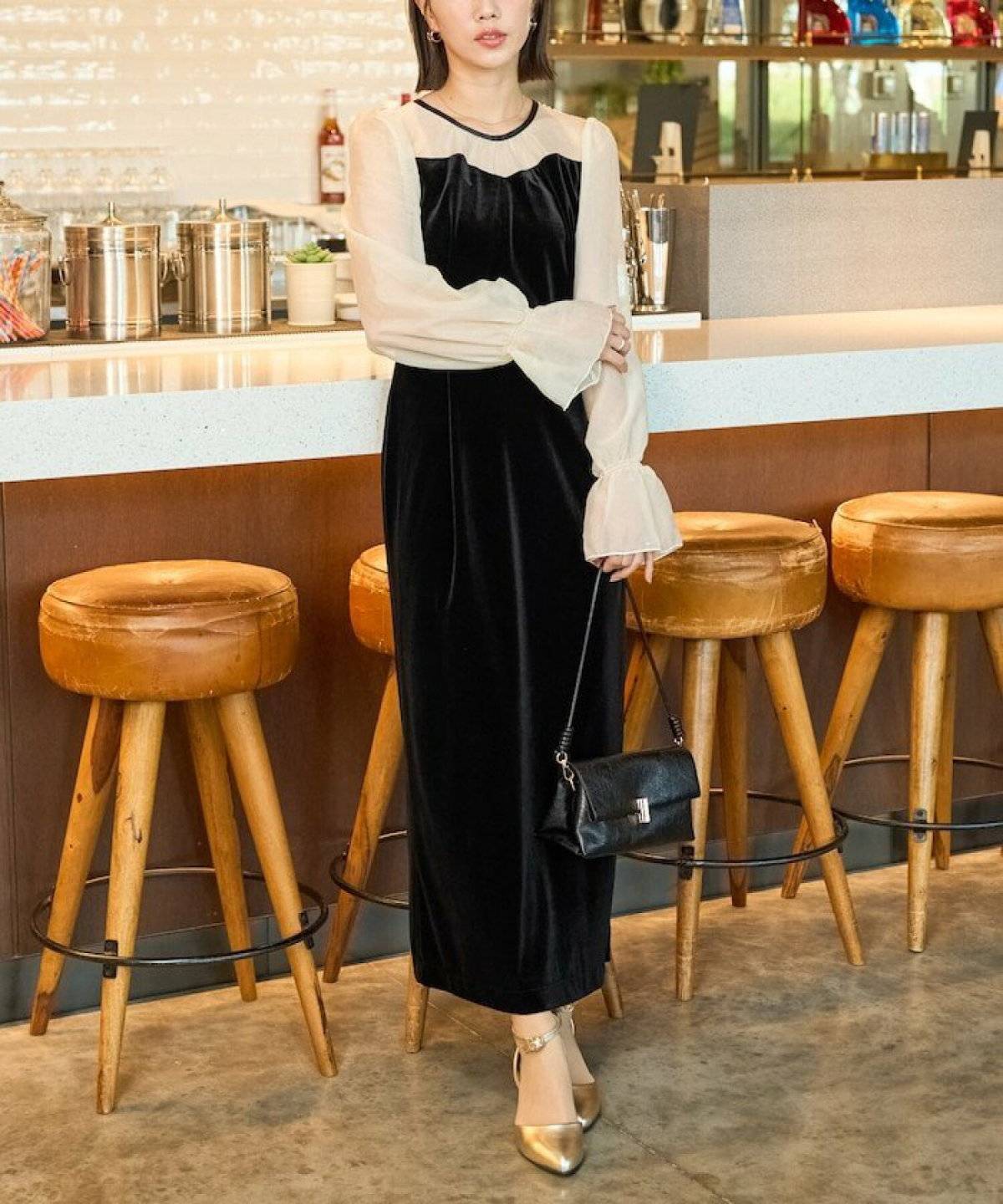 ワンピースコーデの女性