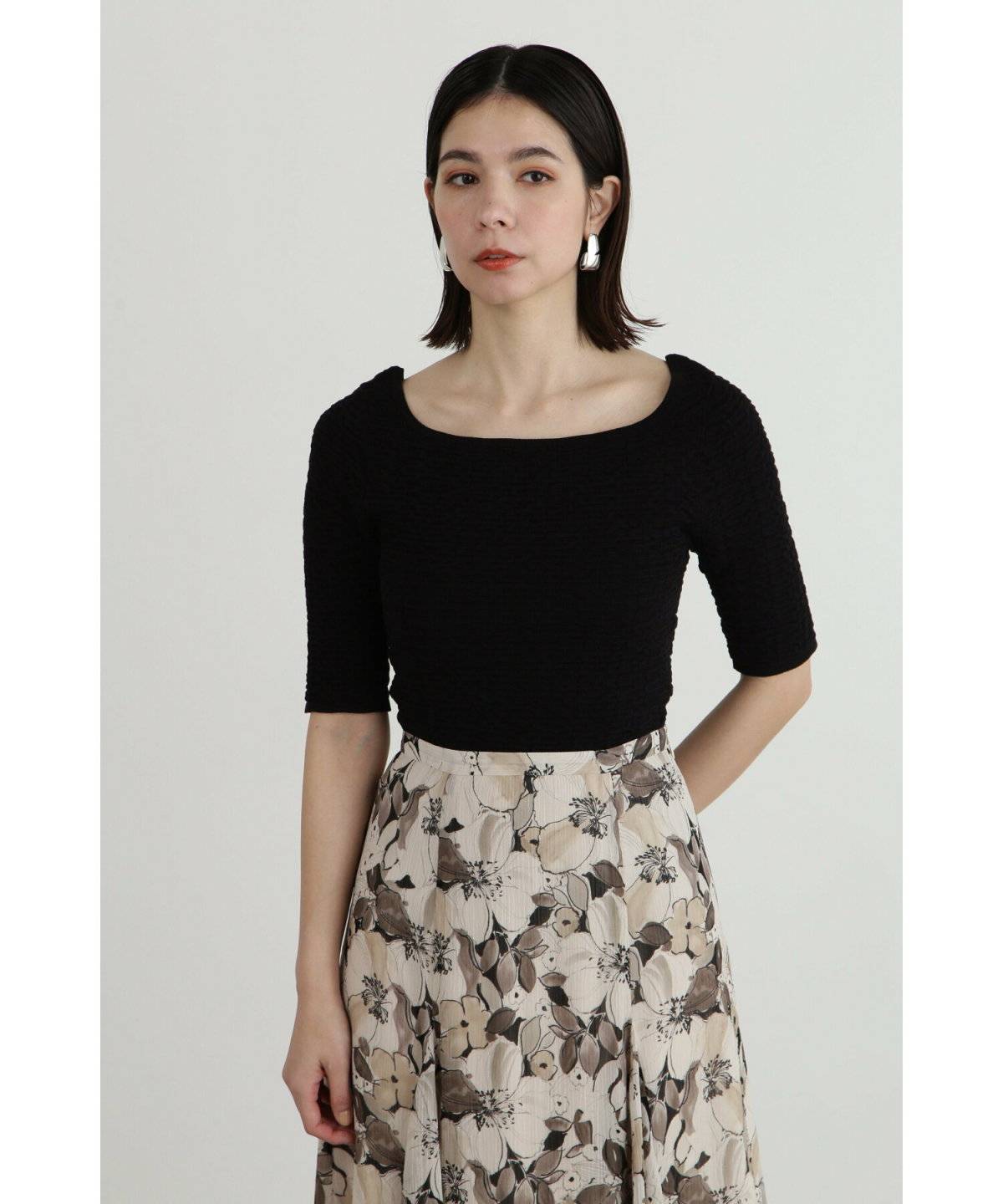 スカートコーデの女性