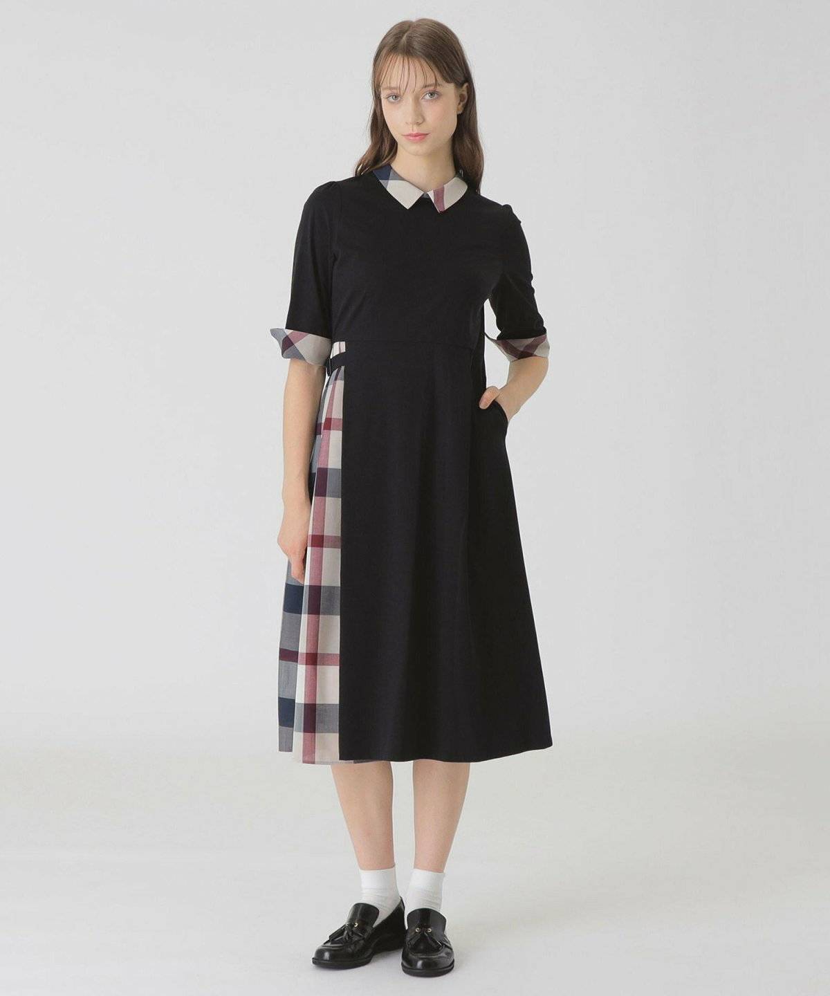 ワンピースコーデの女性