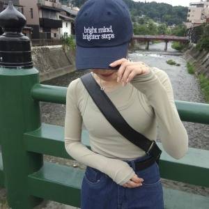 上質なネイビーがカジュアルコーデを格上げ♪品よくこなれる【BRIGHTEN】ボールキャップ