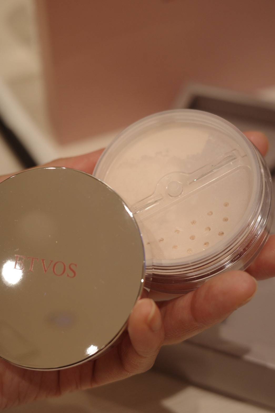 ETVOS ミネラルルーセントパウダー