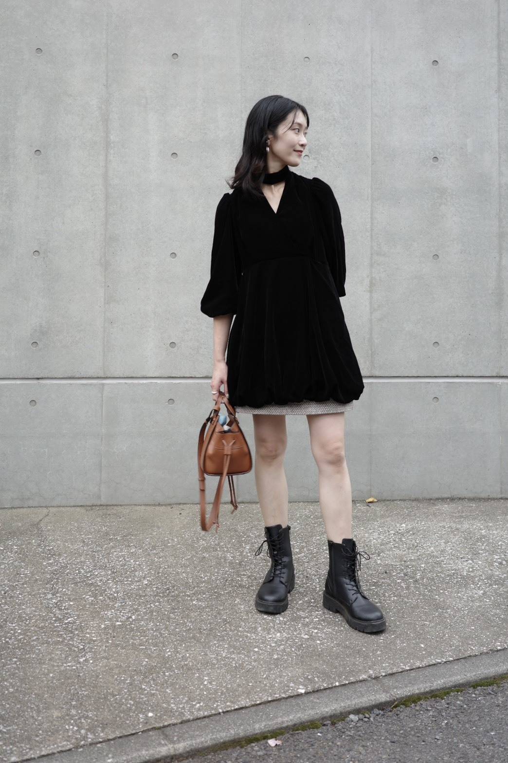 秋冬のトレンド「ミニボトム」コーデ