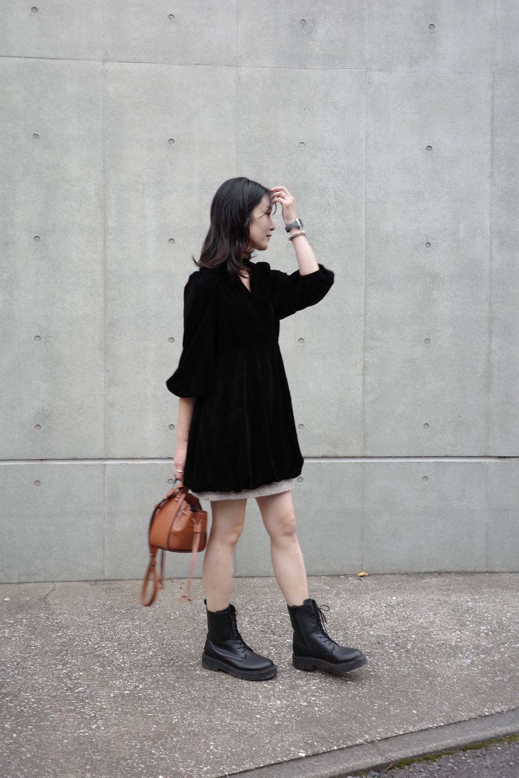 秋冬のトレンド「ミニボトム」コーデ