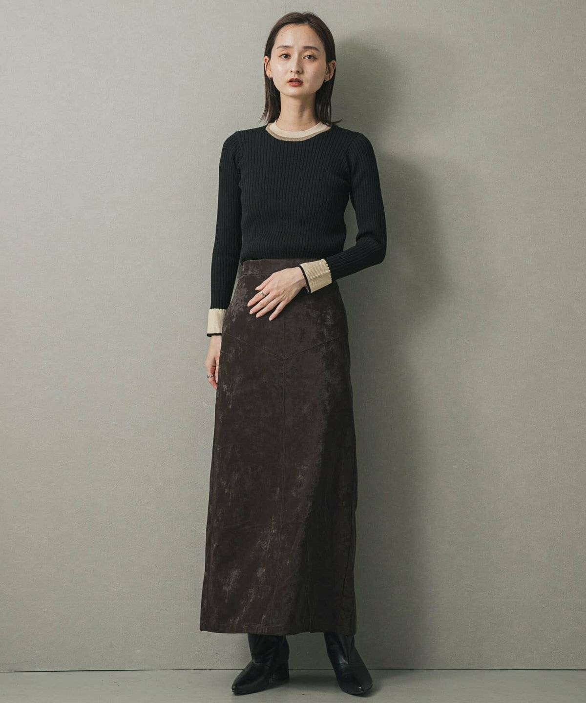 スカートコーデの女性